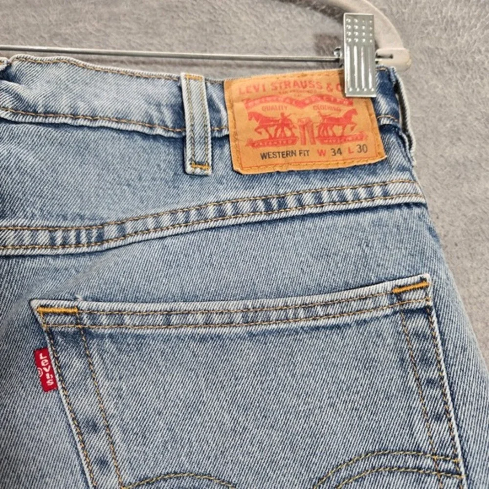 Levis *we offer